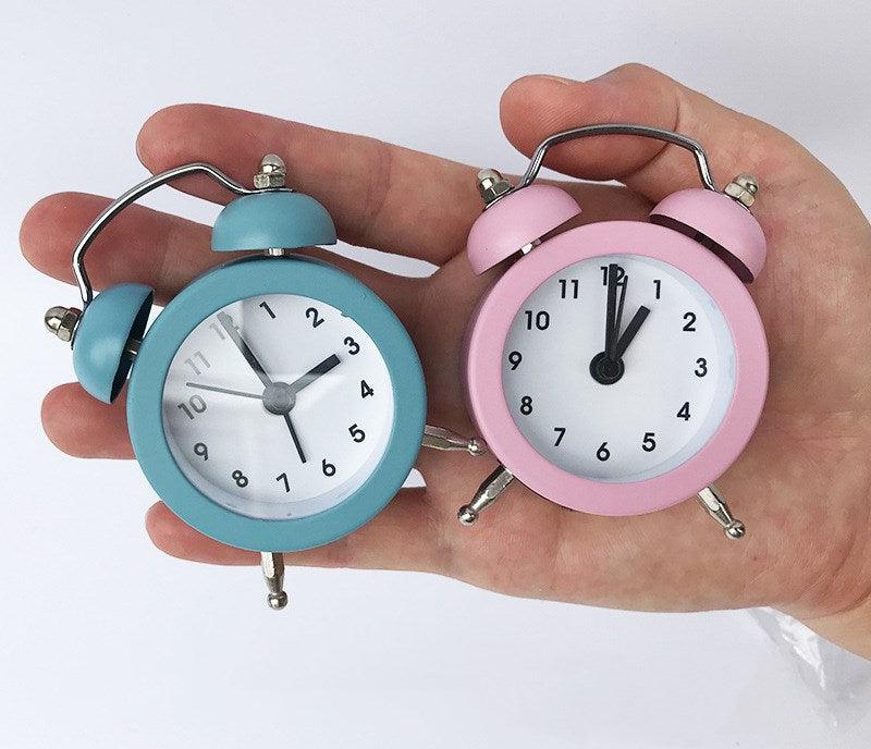 Cute Mini Metal Round Alarm Clock Desk Table Electronic Digital Clock Twin Bell Alarm Clock Metal Frame 3D Dial with Backlight Function Desk Table Clock for Home & Office Bedroom Living Room Alarm Clock Creative Home Decoration Stevvex