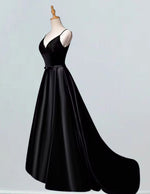 Women's Elegant Black Tulle V-Neck Prom Dress | Pleated Ball Gown Skirt