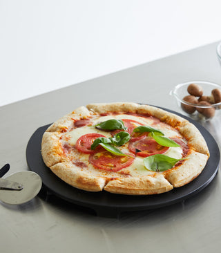 Round Magnetic Cutting Board - By Baano