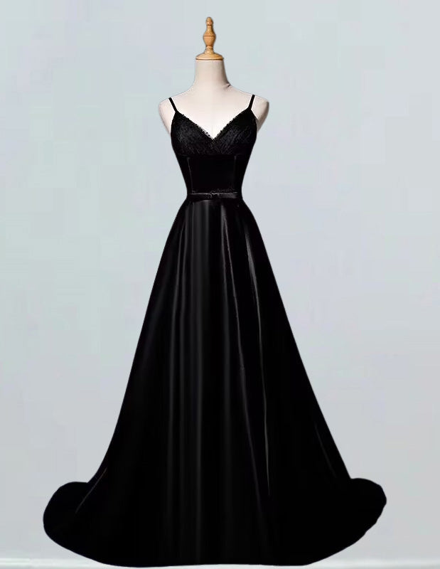Women's Elegant Black Tulle V-Neck Prom Dress | Pleated Ball Gown Skirt