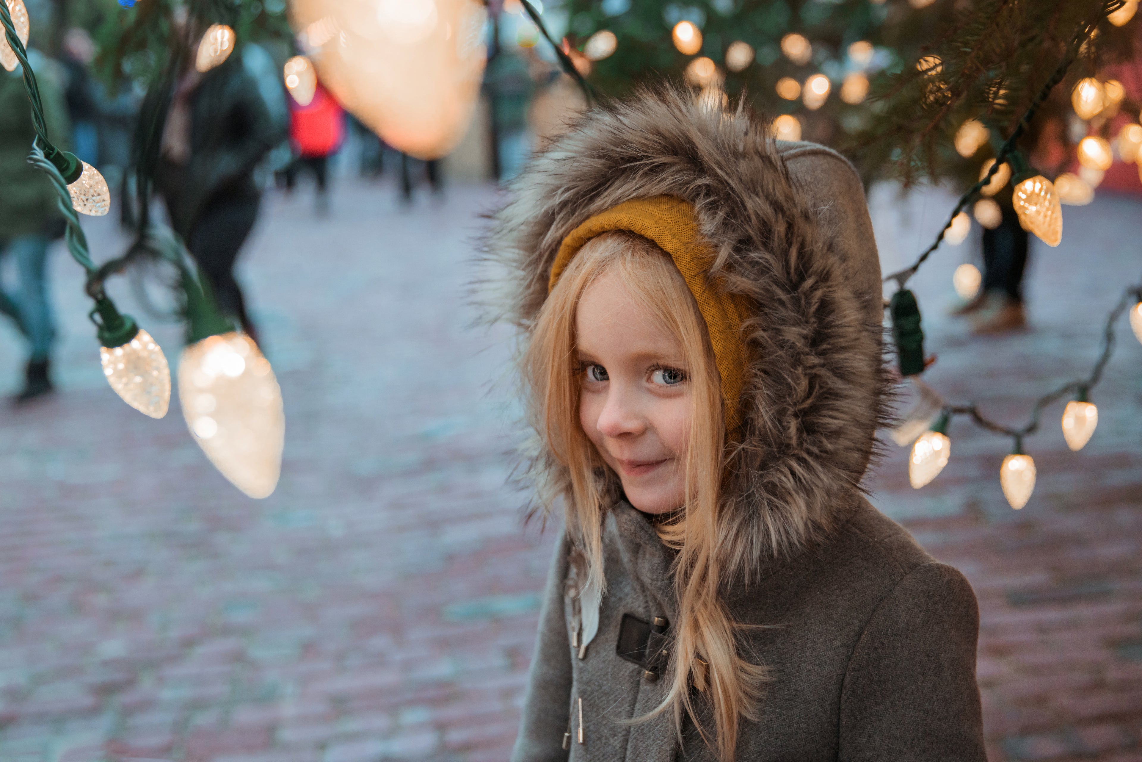 files/girl-under-holiday-lights.jpg