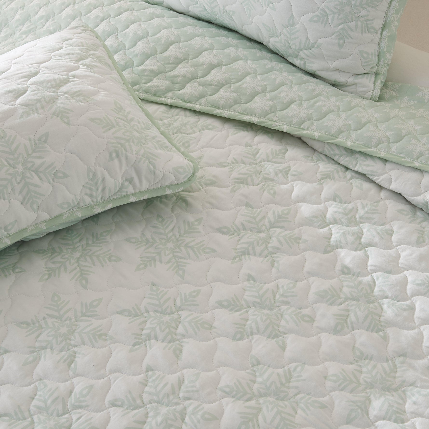3 Piece Large Snowflake Quilt - Noemi Collection Great Bay Home