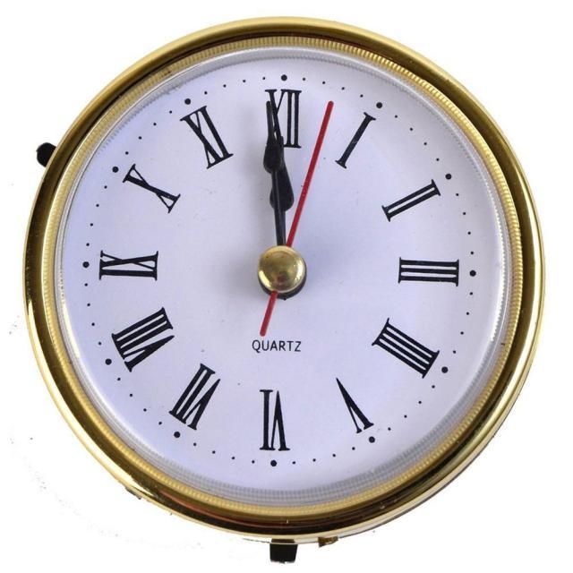 High Quality Vintage Black Metal Art Table Clock Metal Retro Silent Non-Ticking Battery Control Classic Roman dial Small Table Clock for Bedrooms Stevvex
