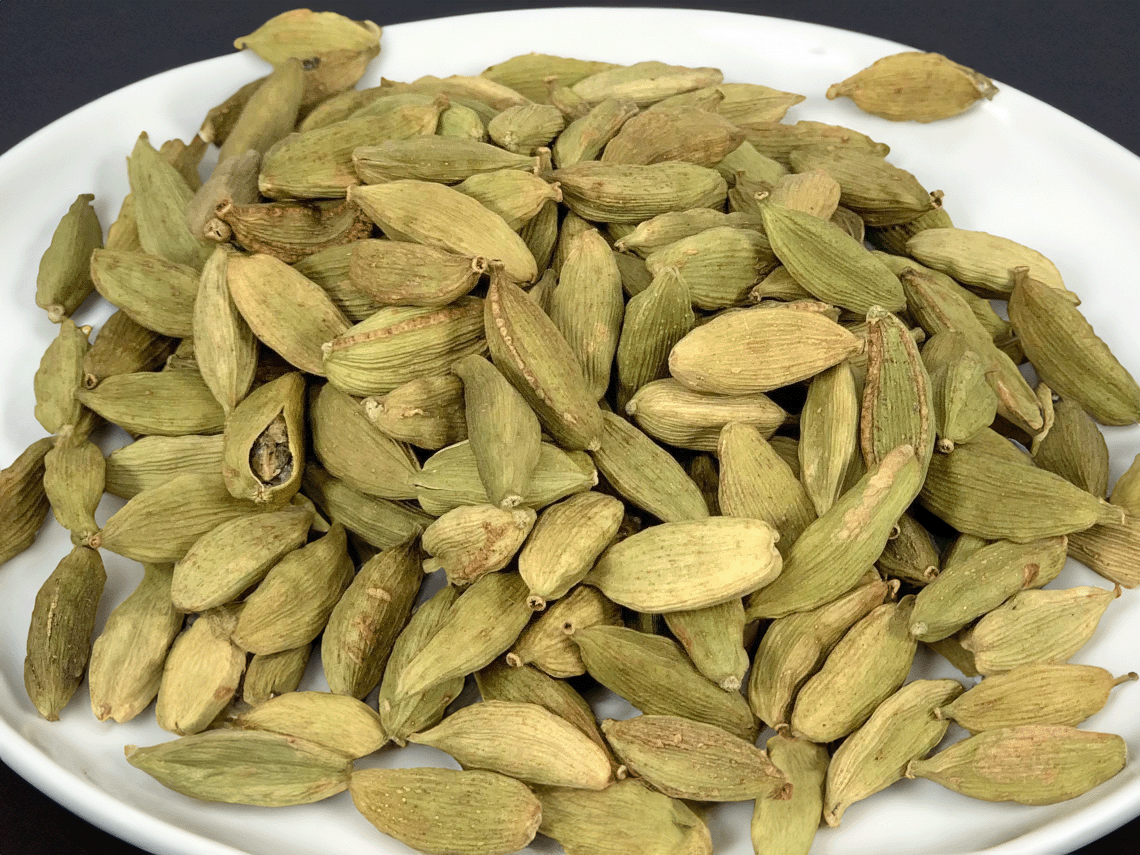 Green Cardamom Pod - By Baano
