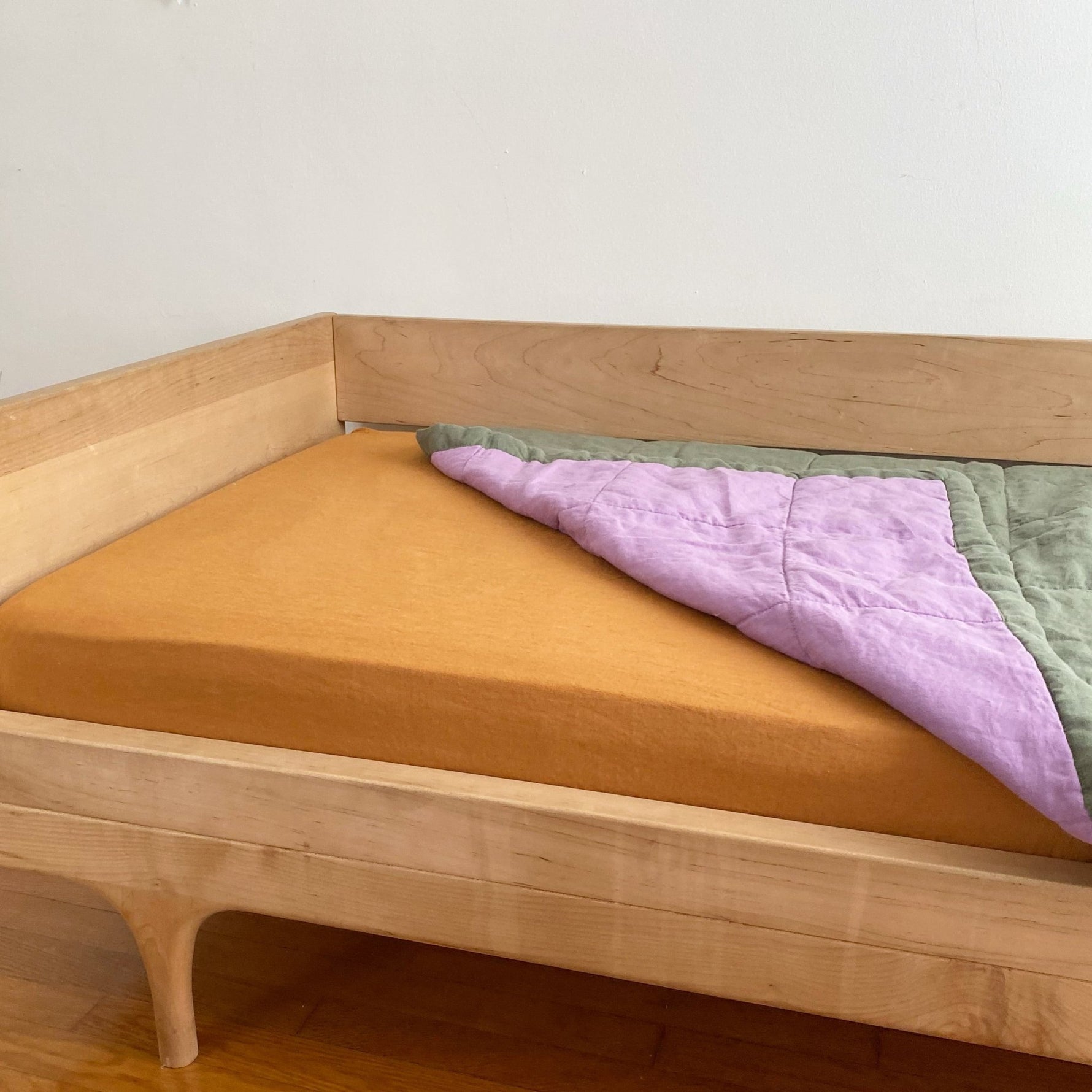 Crib Linen Fitted Sheet - Glamourous Grace