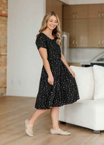 Jenna Floral Knit Short Sleeve Tiered Midi Dress - Glamourous Grace