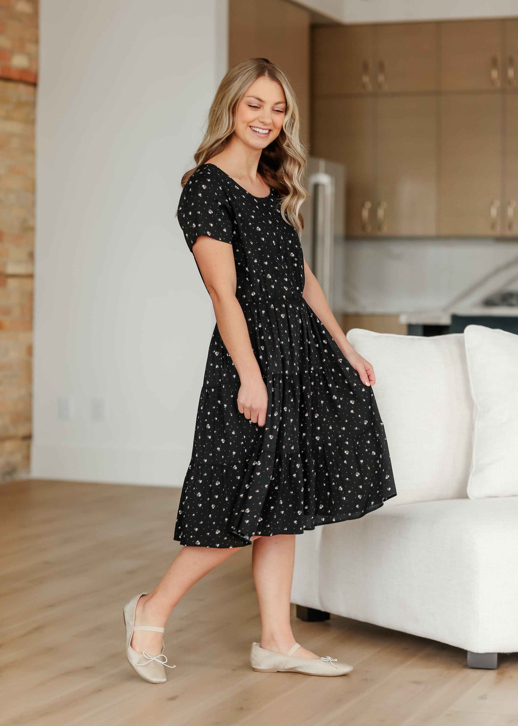 Jenna Floral Knit Short Sleeve Tiered Midi Dress - Glamourous Grace