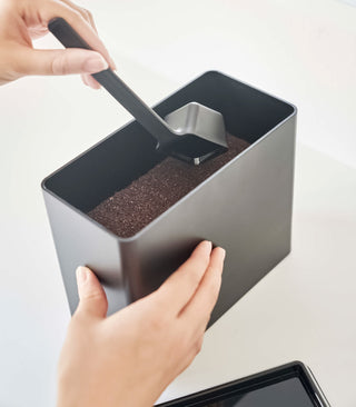 Vacuum-Sealing Coffee Storage - By Baano