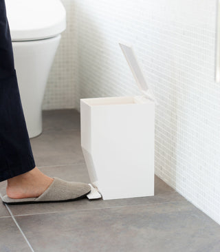 Step Trash Can - By Baano