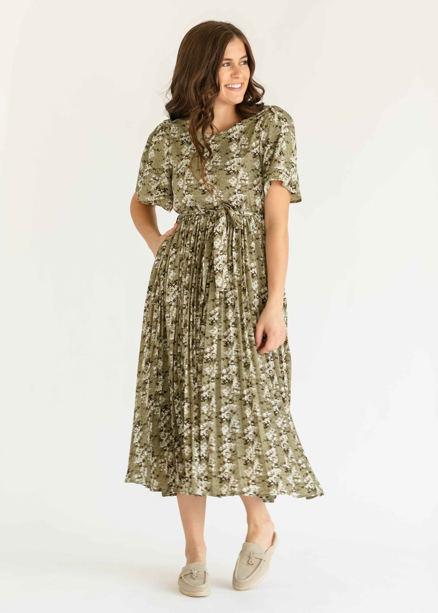 Louise Short Sleeve Pleated Midi Dress - Glamourous Grace