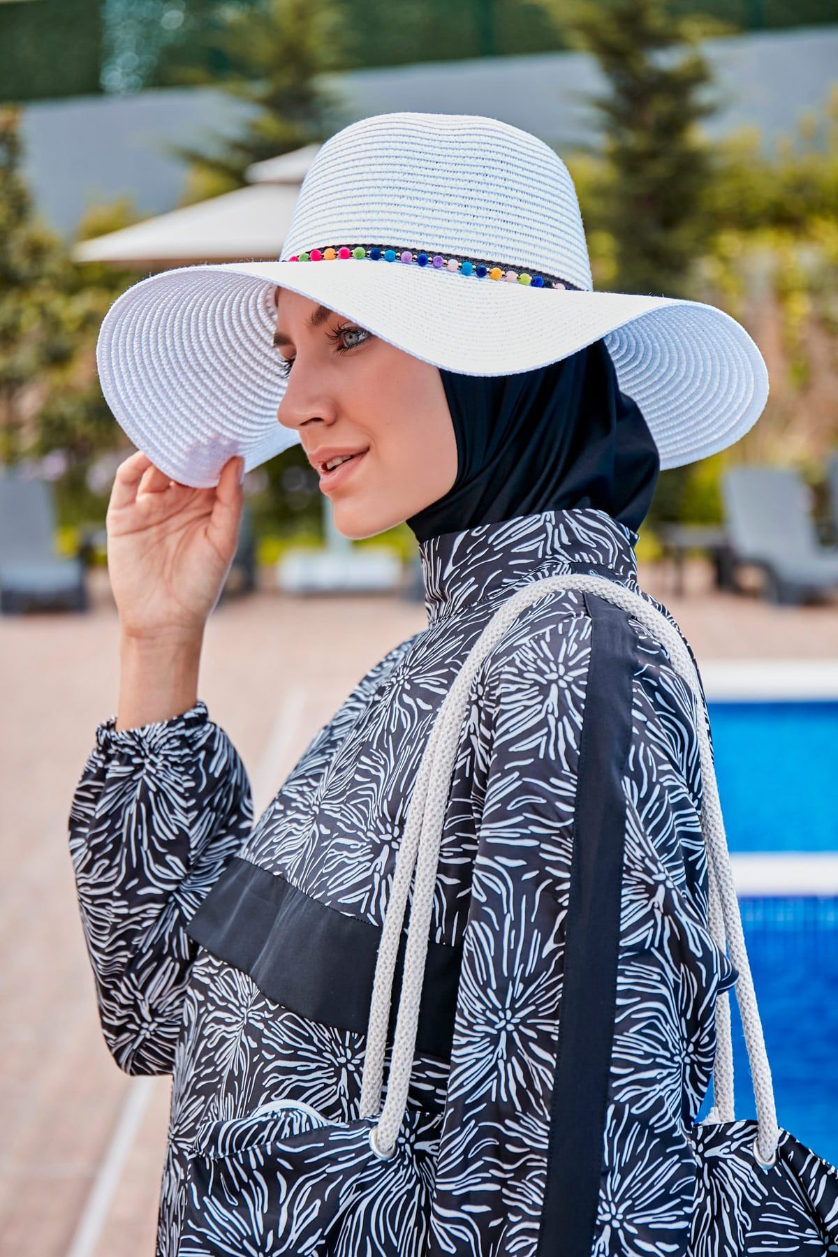 Ponpon Şeritli Geniş Hasır Beyaz Şapka 1423216 Marina Modest