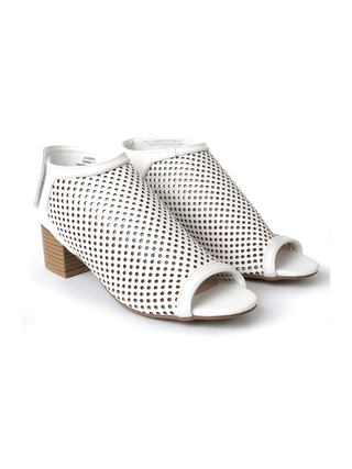 Maddie | White