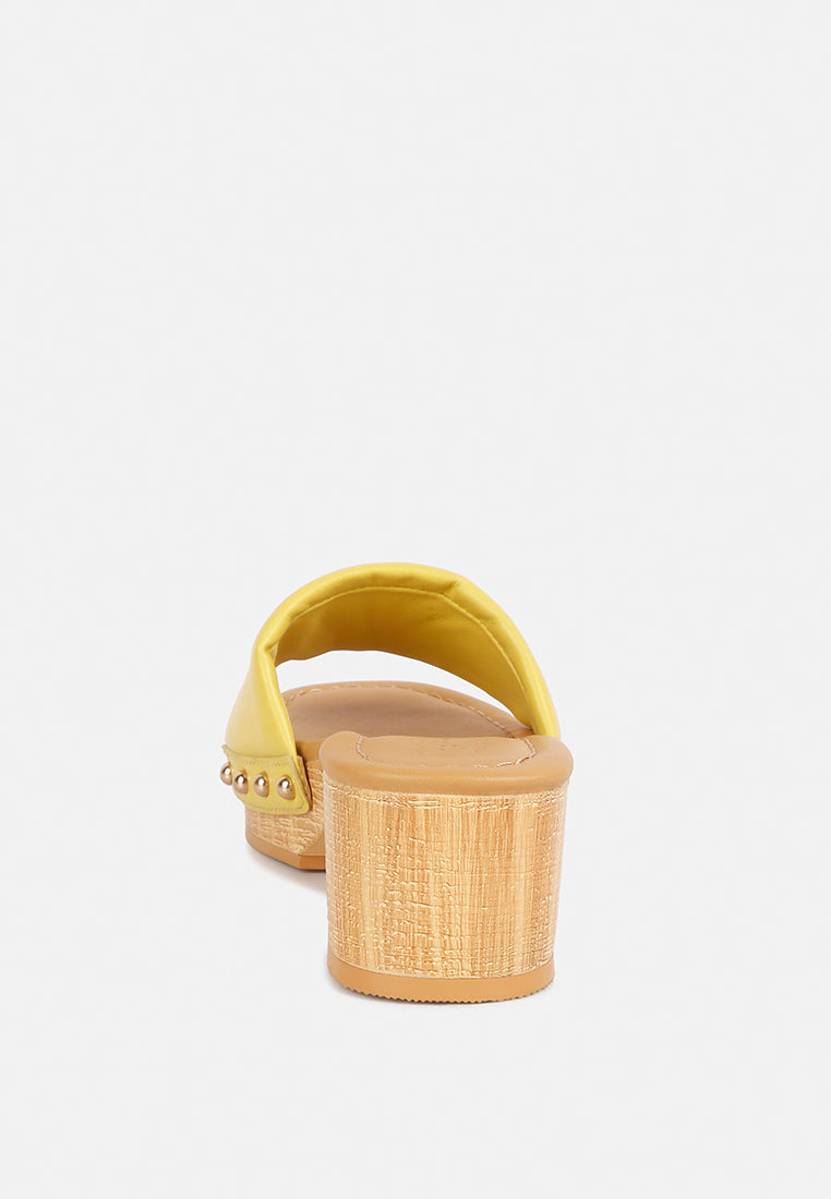 Minny Textured Heel Leather Slip On Sandals