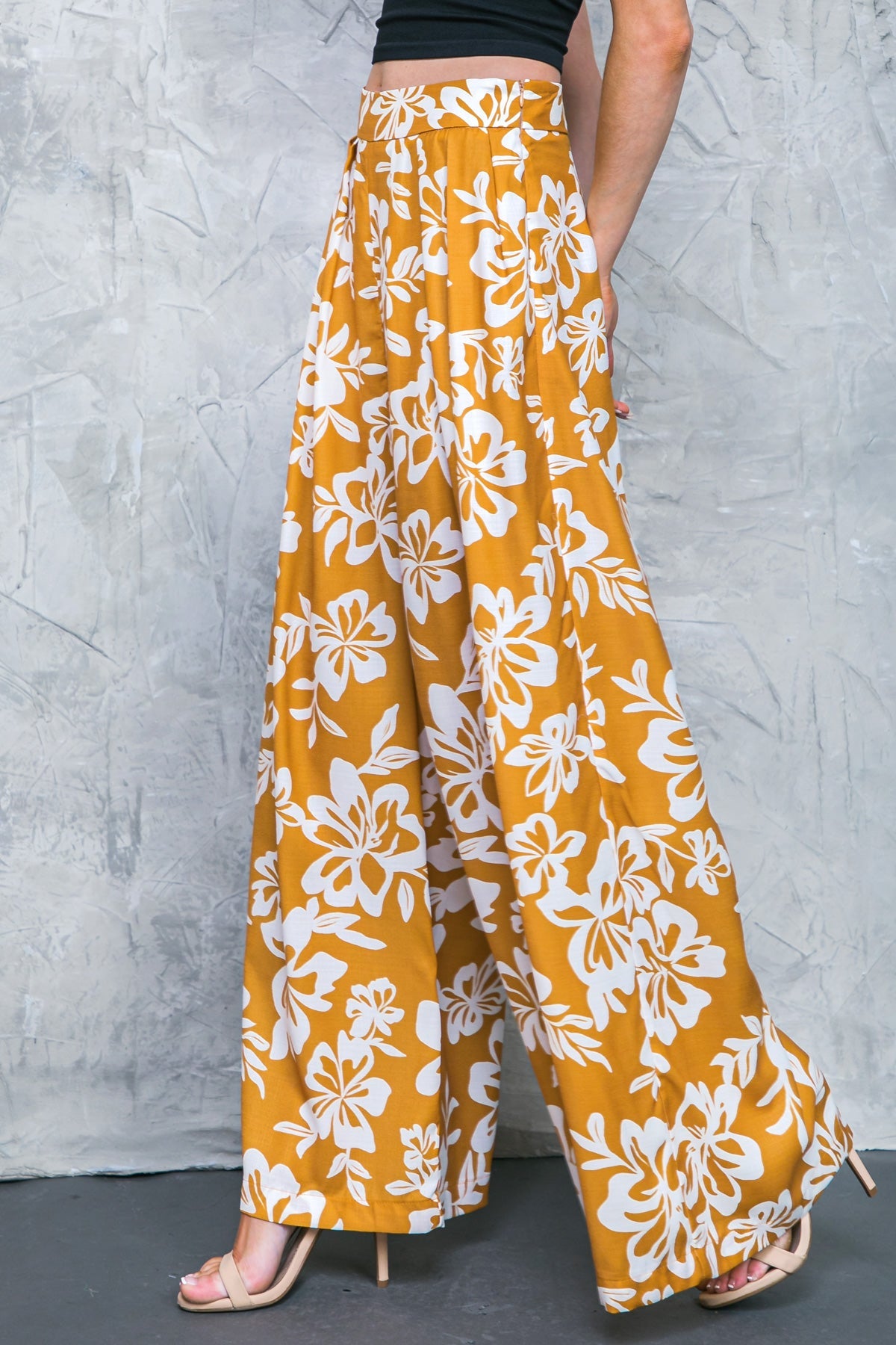 LET THE LIGHT IN BROWN WOVEN PANTS - By Baano