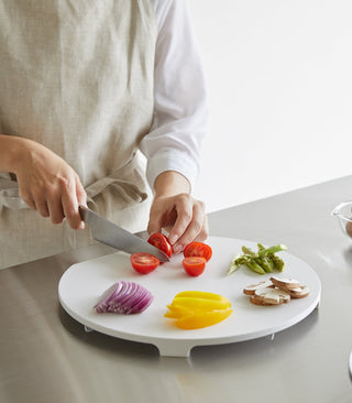 Round Magnetic Cutting Board - By Baano