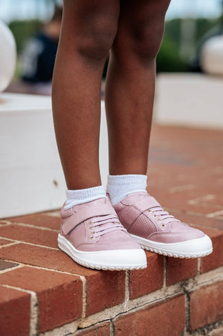 The Play Perfect Low Top - Glamourous Grace