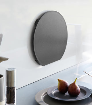 Round Magnetic Cutting Board - By Baano